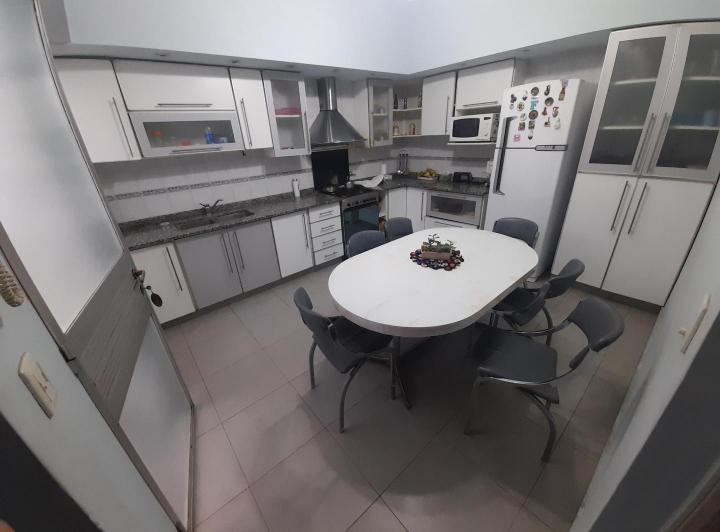 Casa · 200m² · 6 Ambientes