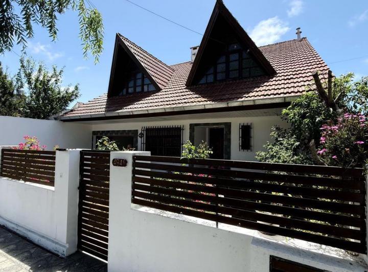 Casa · 333m² · 4 Dormitorios · 3 Cocheras