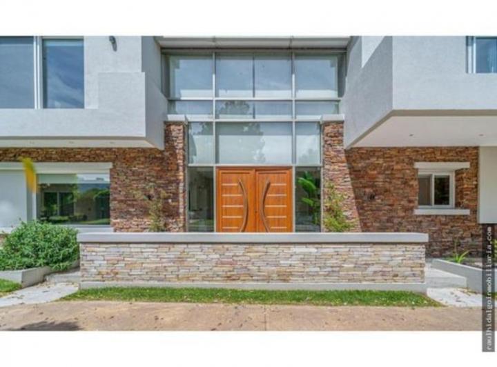 Casa · 370m² · 4 Ambientes · 1 Cochera