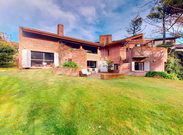 Casa · 1117m² · 3 Cocheras