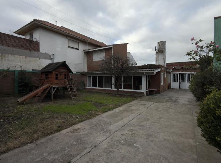 Casa · 153m² · 4 Ambientes · 1 Cochera