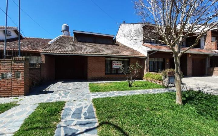 Casa · 160m² · 3 Ambientes · 1 Cochera