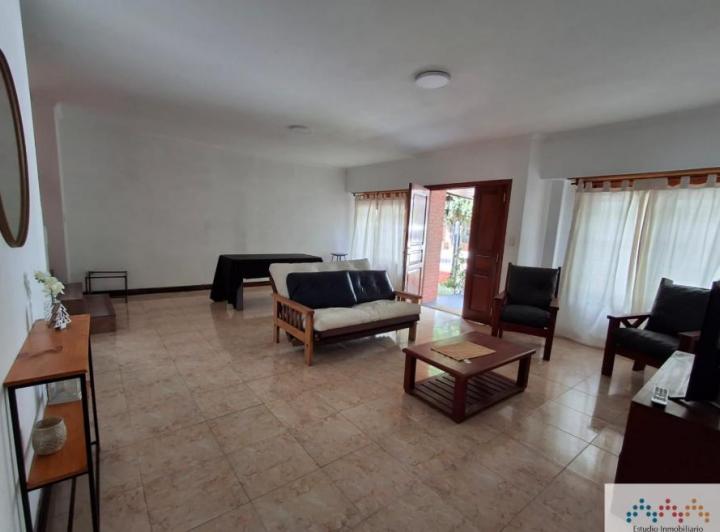 Casa · 255m² · 7 Ambientes · 1 Cochera
