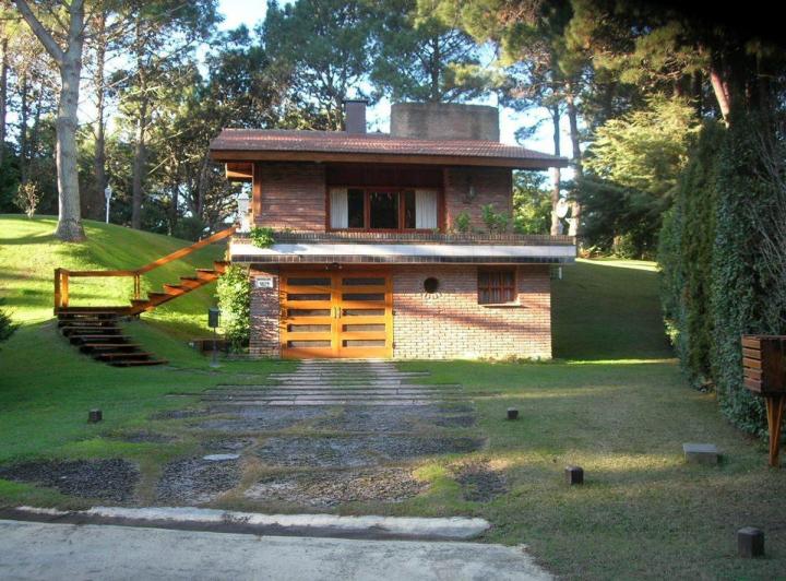 Casa · 201m² · 5 Ambientes · 1 Cochera