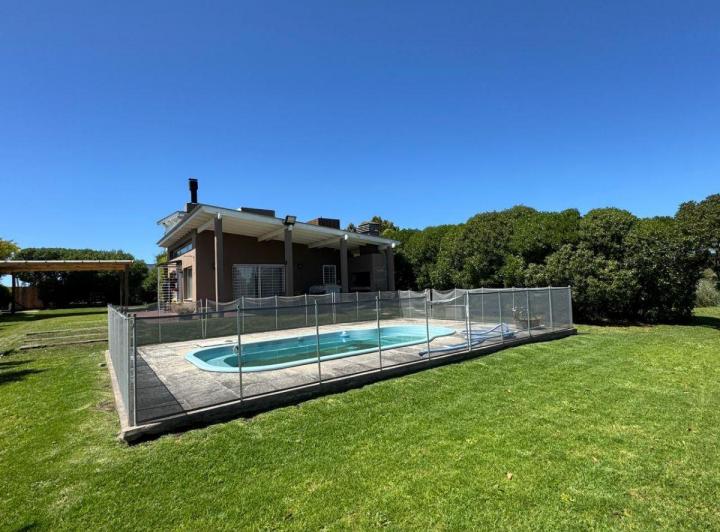 Casa · 182m² · 4 Ambientes · 2 Cocheras