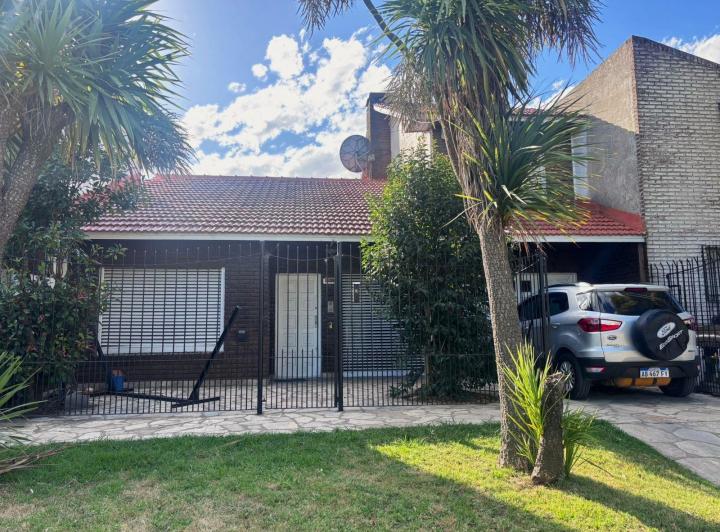 Casa · 200m² · 5 Ambientes · 1 Cochera