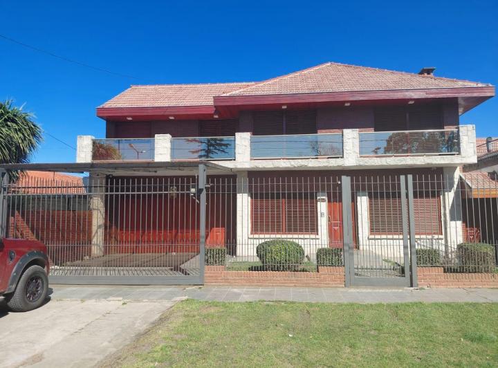 Casa · 420m² · 7 Ambientes · 7 Cocheras