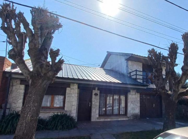 Casa · 174m² · 5 Ambientes · 1 Cochera