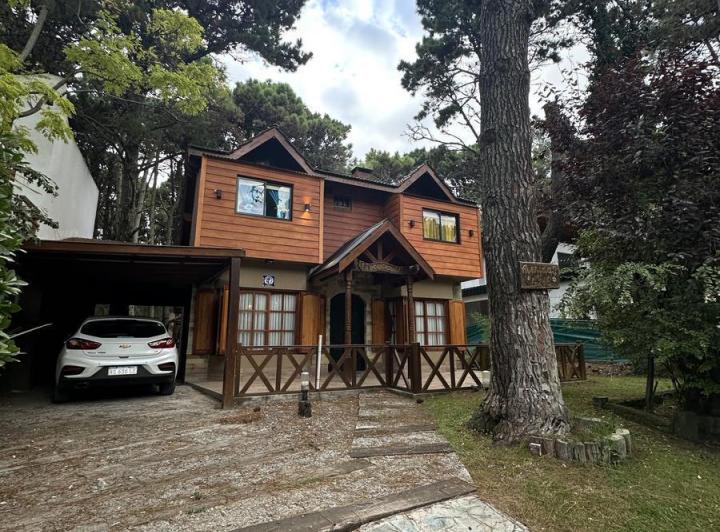 Casa · 160m² · 4 Ambientes · 1 Cochera