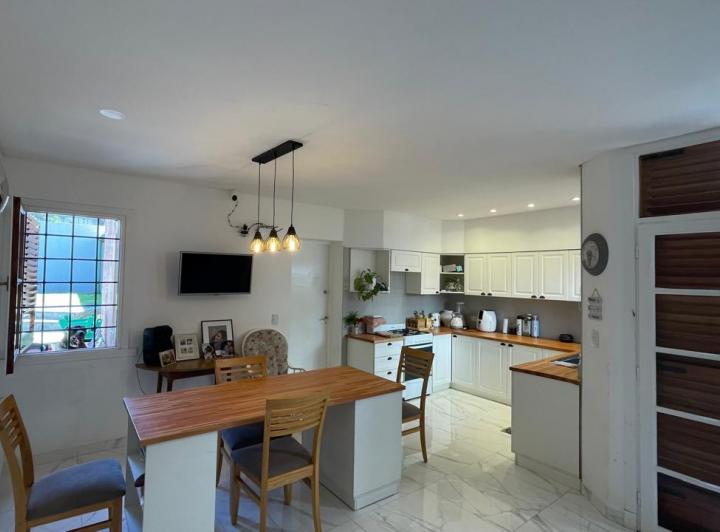 Casa · 290m² · 4 Ambientes · 1 Cochera