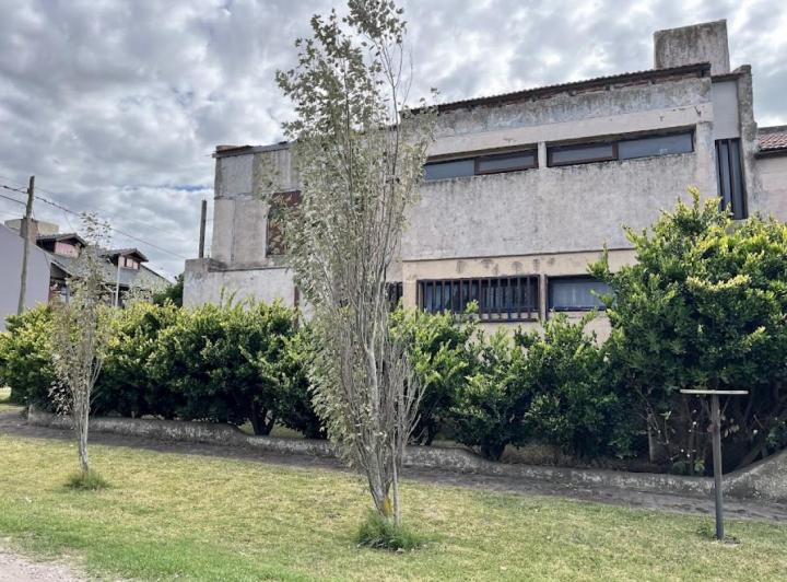 Casa · 130m² · 6 Ambientes · 3 Cocheras