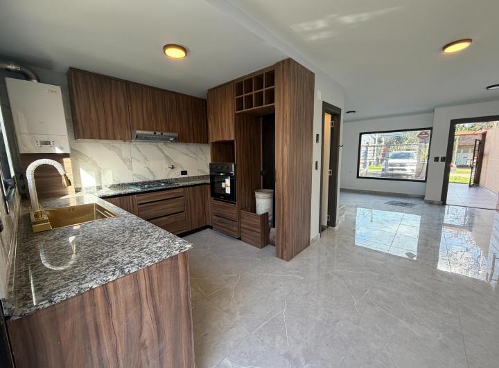 Casa · 130m² · 3 Ambientes · 1 Cochera