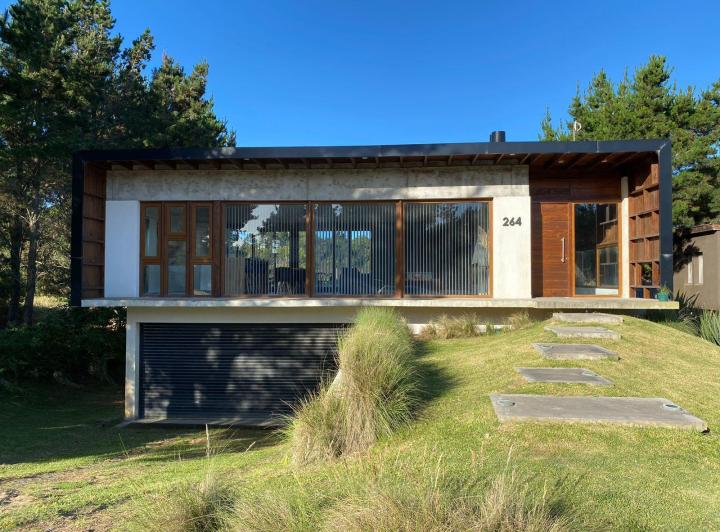 Casa · 296m² · 5 Ambientes · 6 Cocheras