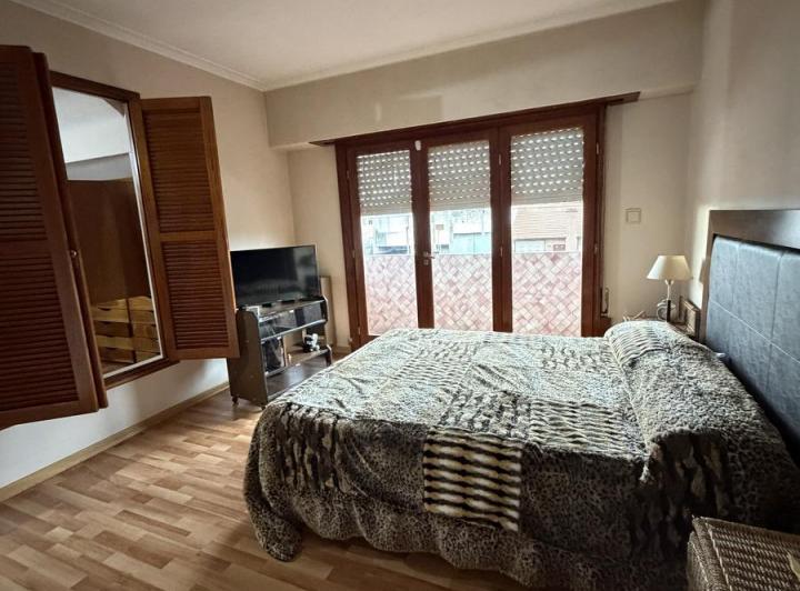 Casa · 230m² · 4 Ambientes · 2 Cocheras
