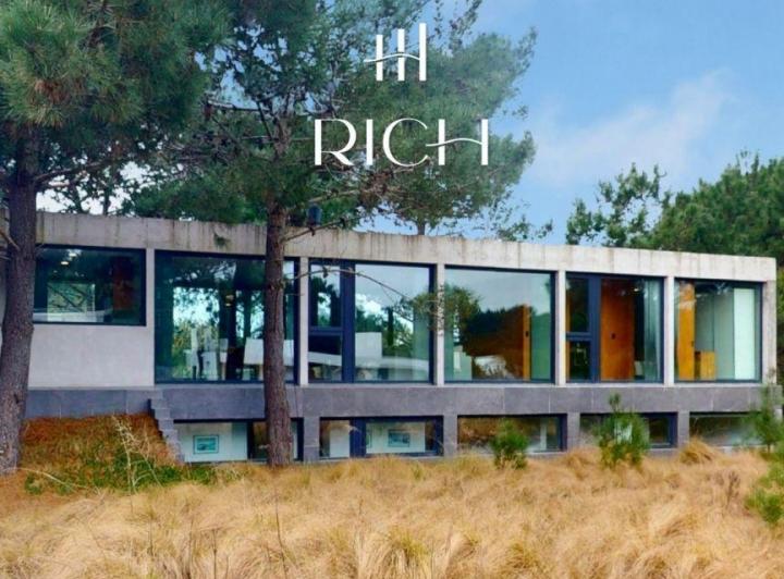 Casa · 220m² · 5 Ambientes
