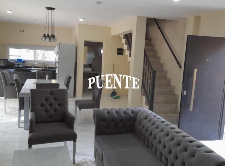 Casa · 130m² · 5 Ambientes · 2 Cocheras