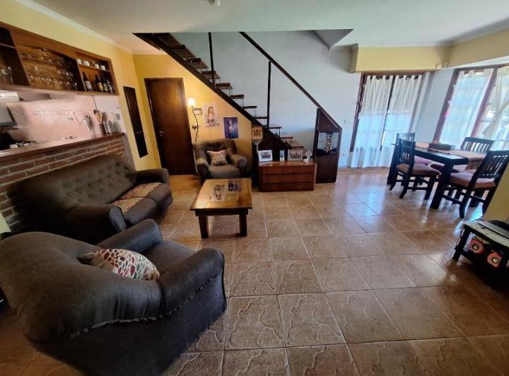 Casa · 140m² · 4 Ambientes · 1 Cochera