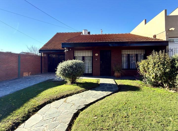 Casa · 140m² · 4 Ambientes · 1 Cochera