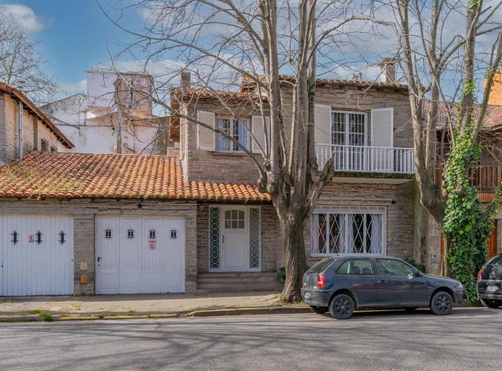 Casa · 185m² · 4 Ambientes · 1 Cochera
