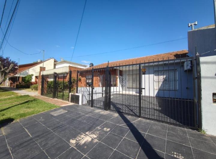 Casa · 100m² · 3 Ambientes · 2 Cocheras