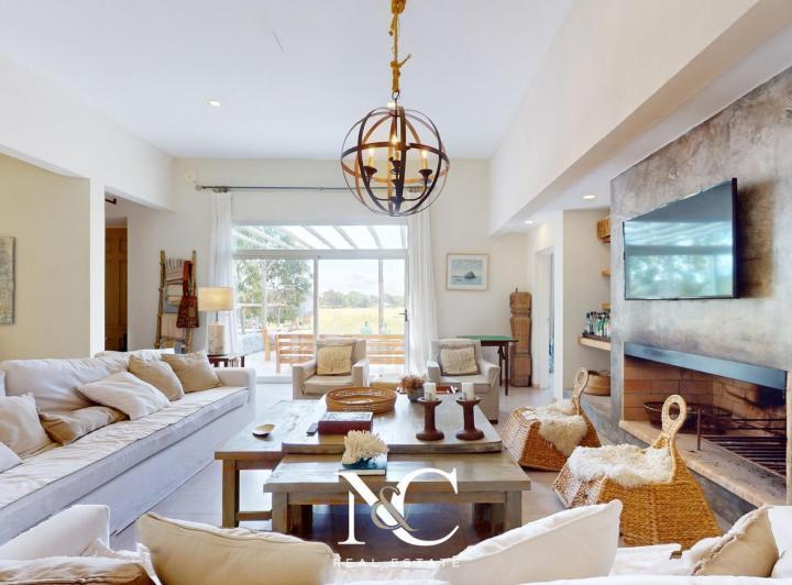 Casa · 250m² · 6 Ambientes
