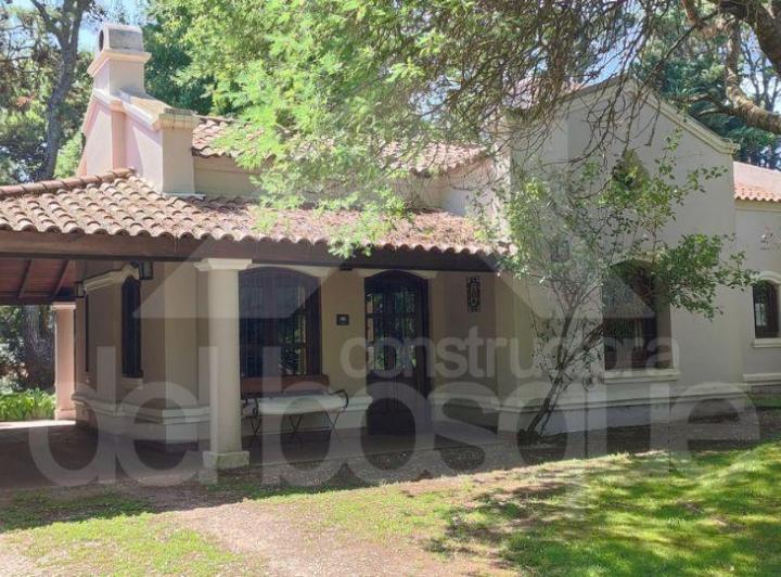Casa · 177m² · 4 Ambientes · 1 Cochera