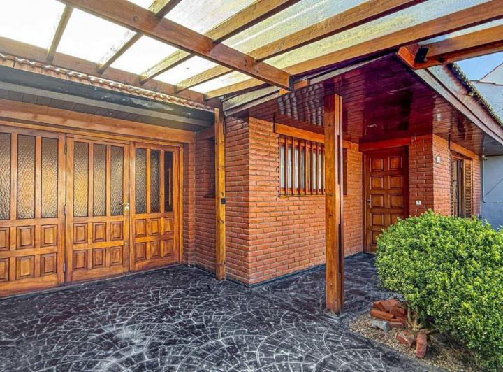 Casa · 198m² · 3 Ambientes · 1 Cochera