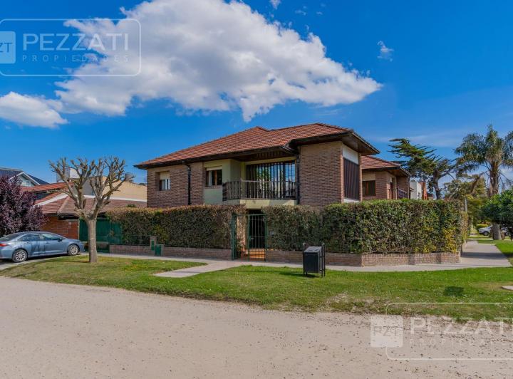 Casa · 417m² · 5 Ambientes · 3 Cocheras
