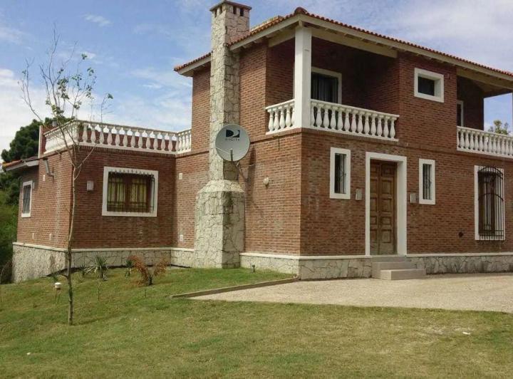 Casa · 600m² · 5 Ambientes · 3 Cocheras