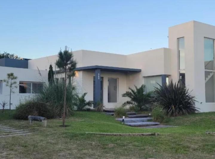 Casa · 300m² · 6 Ambientes
