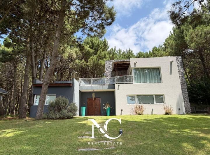 Casa · 180m² · 4 Ambientes