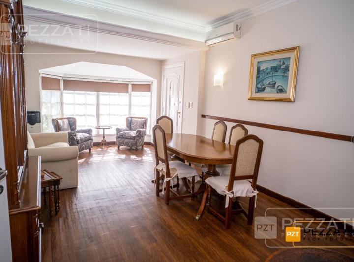 Casa · 160m² · 4 Ambientes · 2 Cocheras