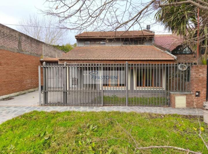 Casa · 130m² · 5 Ambientes · 1 Cochera