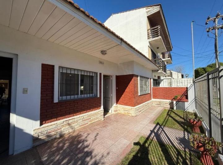 Casa · 120m² · 4 Ambientes · 2 Cocheras
