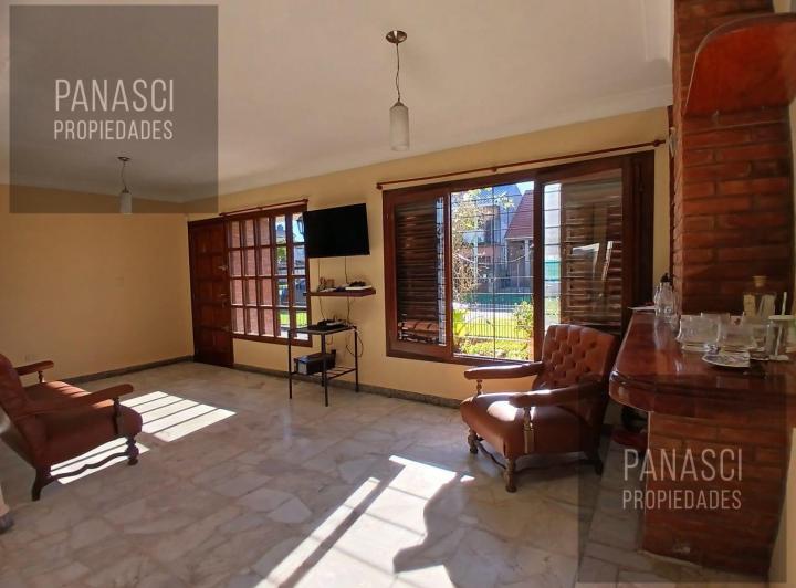 Casa · 200m² · 4 Ambientes · 1 Cochera