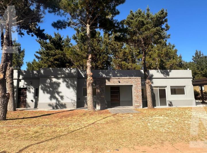 Casa · 140m² · 5 Ambientes · 2 Cocheras