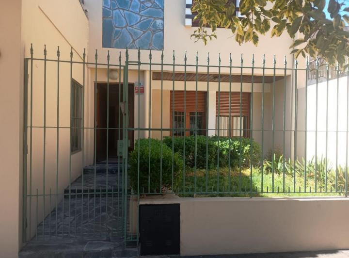Casa · 1m² · 5 Ambientes · 1 Cochera