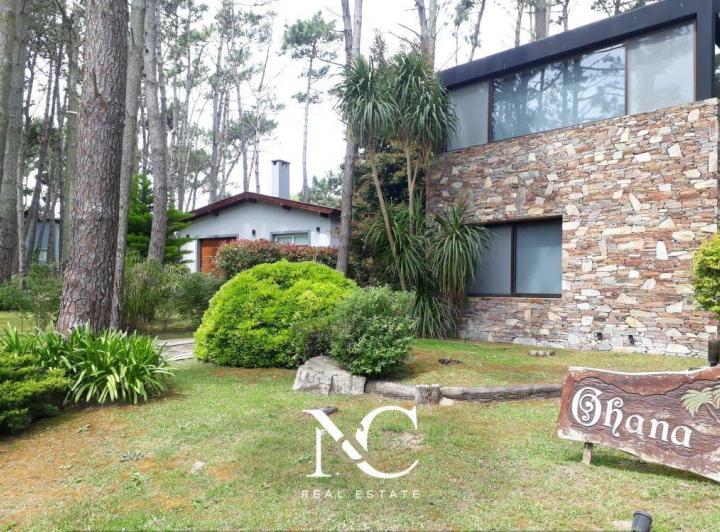 Casa · 256m² · 5 Ambientes · 1 Cochera