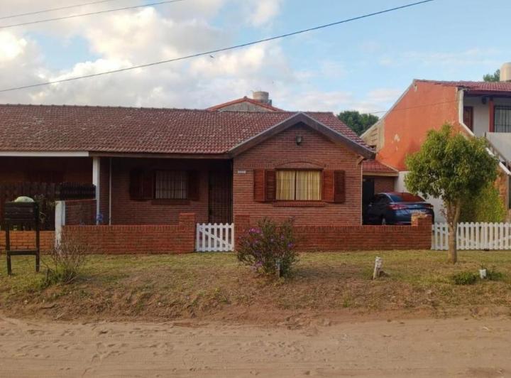 Casa · 85m² · 3 Ambientes · 2 Cocheras