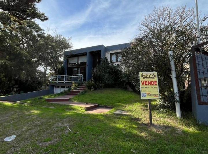 Casa · 220m² · 4 Ambientes · 1 Cochera