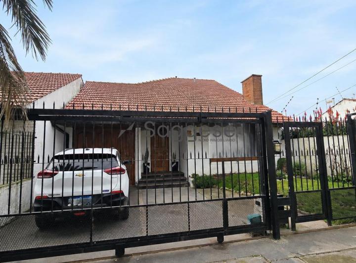 Casa · 250m² · 5 Ambientes · 2 Cocheras
