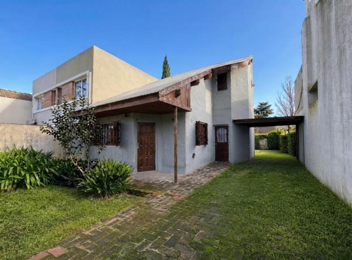 Casa · 140m² · 4 Ambientes · 1 Cochera