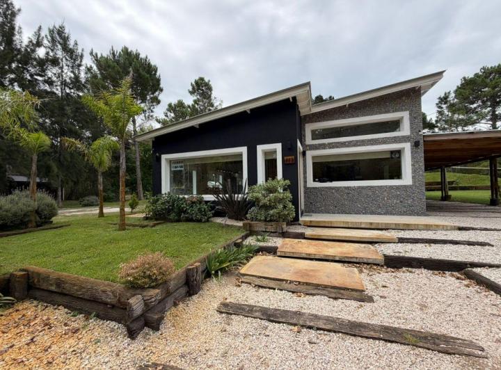 Casa · 199m² · 5 Ambientes · 2 Cocheras