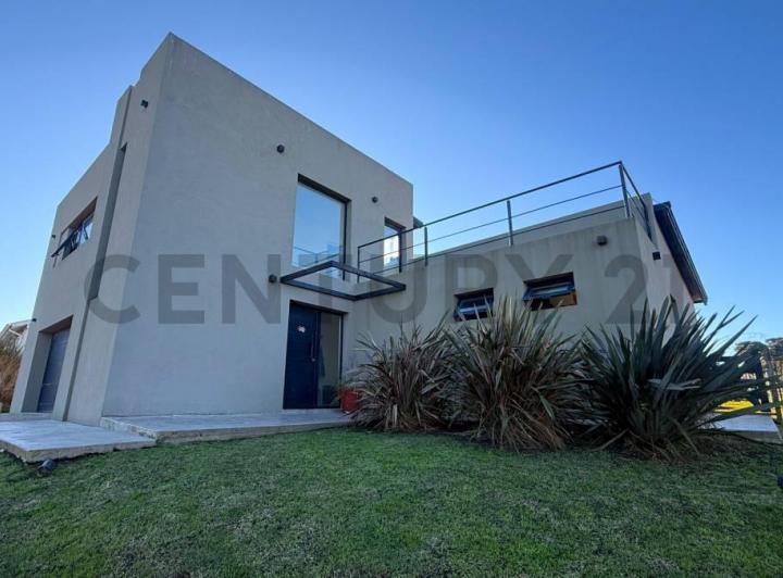 Casa · 210m² · 3 Ambientes