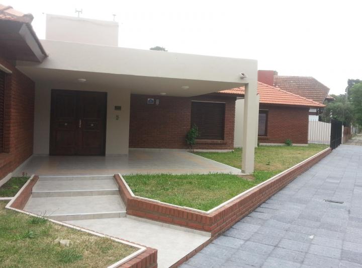 Casa · 386m² · 5 Dormitorios · 3 Cocheras