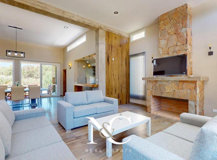 Casa · 213m² · 5 Ambientes · 1 Cochera