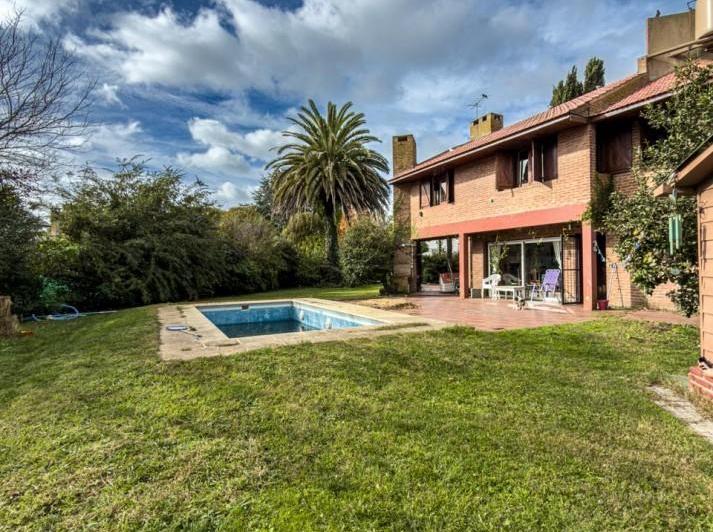 Casa · 258m² · 3 Dormitorios · 1 Cochera