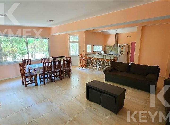 Casa · 160m² · 6 Ambientes · 2 Cocheras