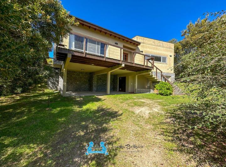 Casa · 196m² · 5 Ambientes · 1 Cochera