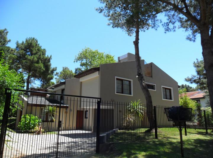 Casa · 266m² · 6 Ambientes · 2 Cocheras